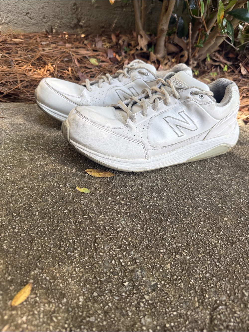 New Balance men’s white 928 shoes